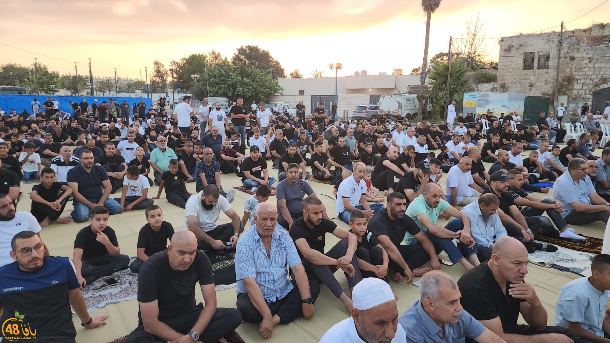 أهالي اللد يؤدون صلاة عيد الأضحى في ساحة المسجد الكبير 